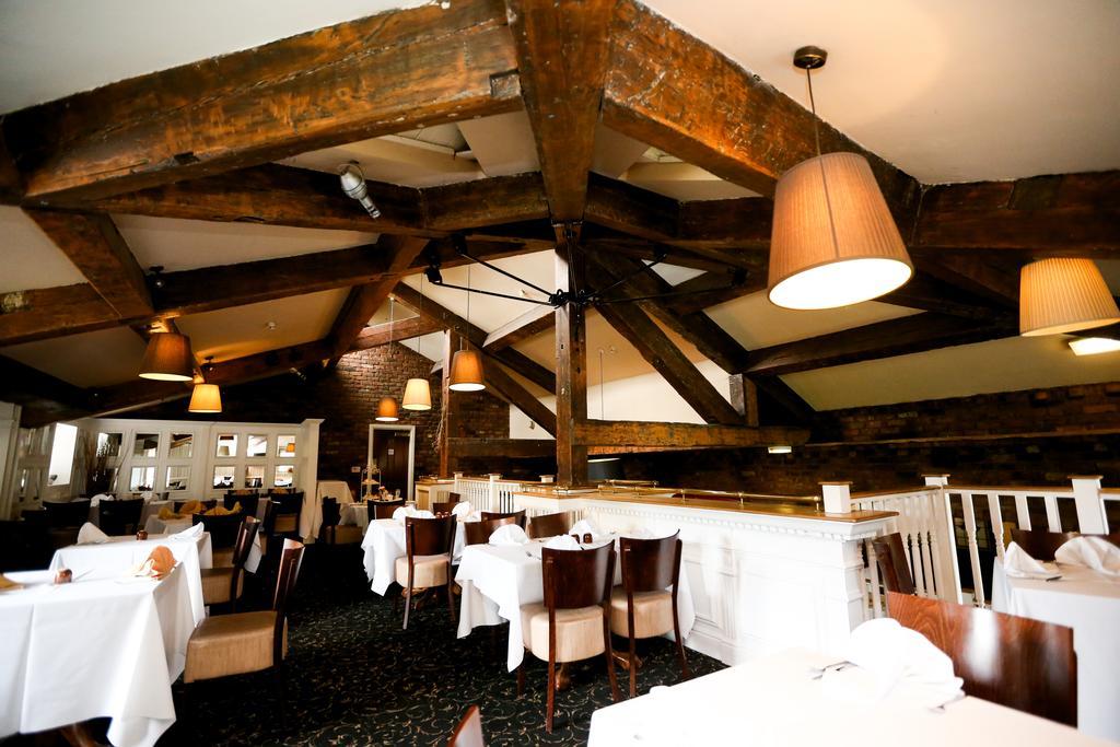 Fairways Lodge & Leisure Club Prestwich Exterior photo